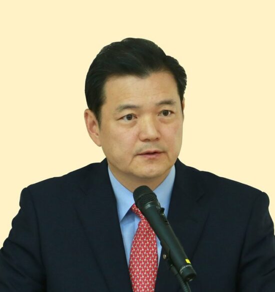 Jung-hoon Lee headshot.